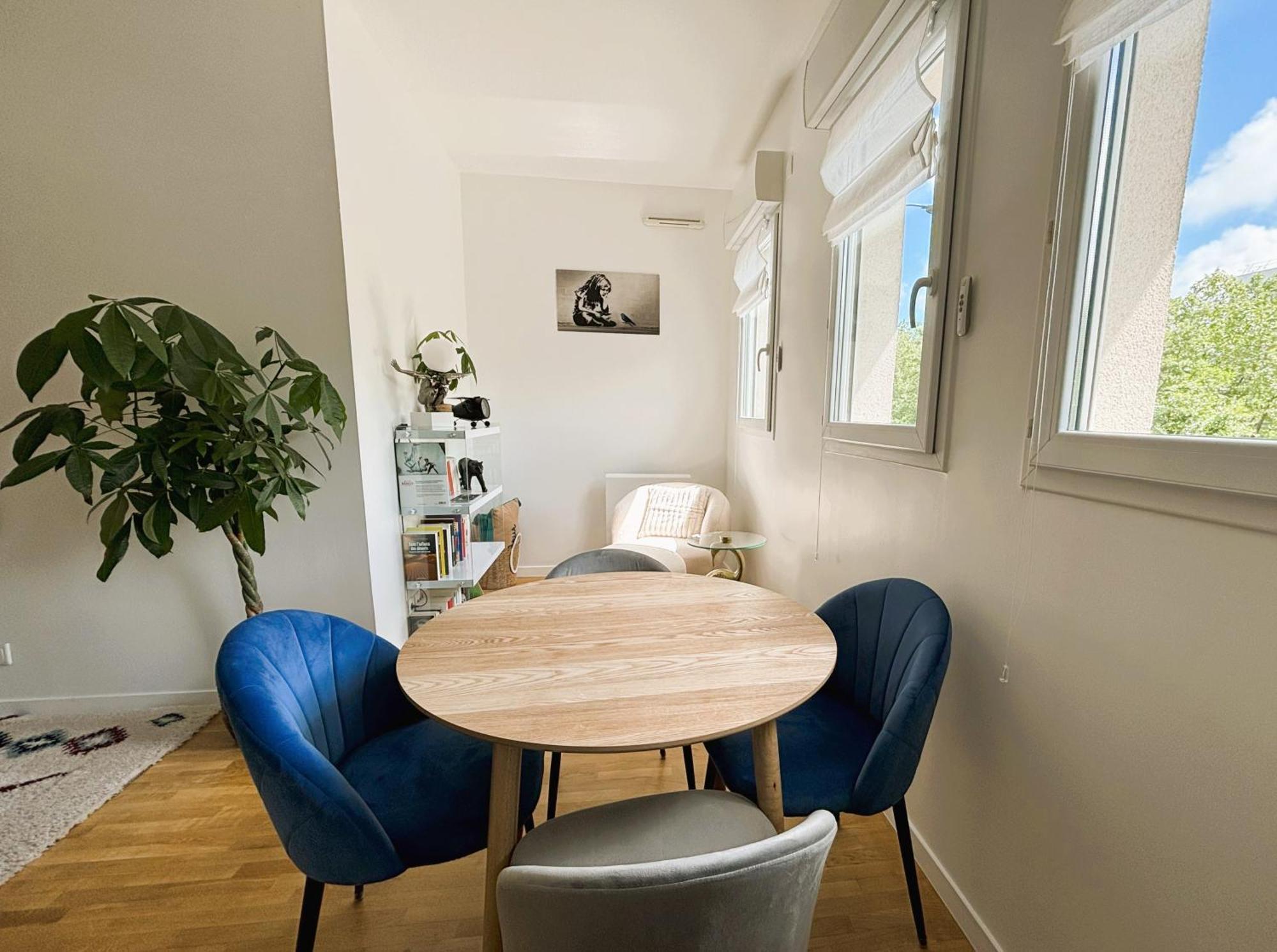 Le Boudoir - 2 Pieces Et Parking Apartment Le Plessis-Robinson Ruang foto